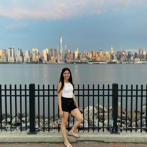 Meet your Posher, Yeny